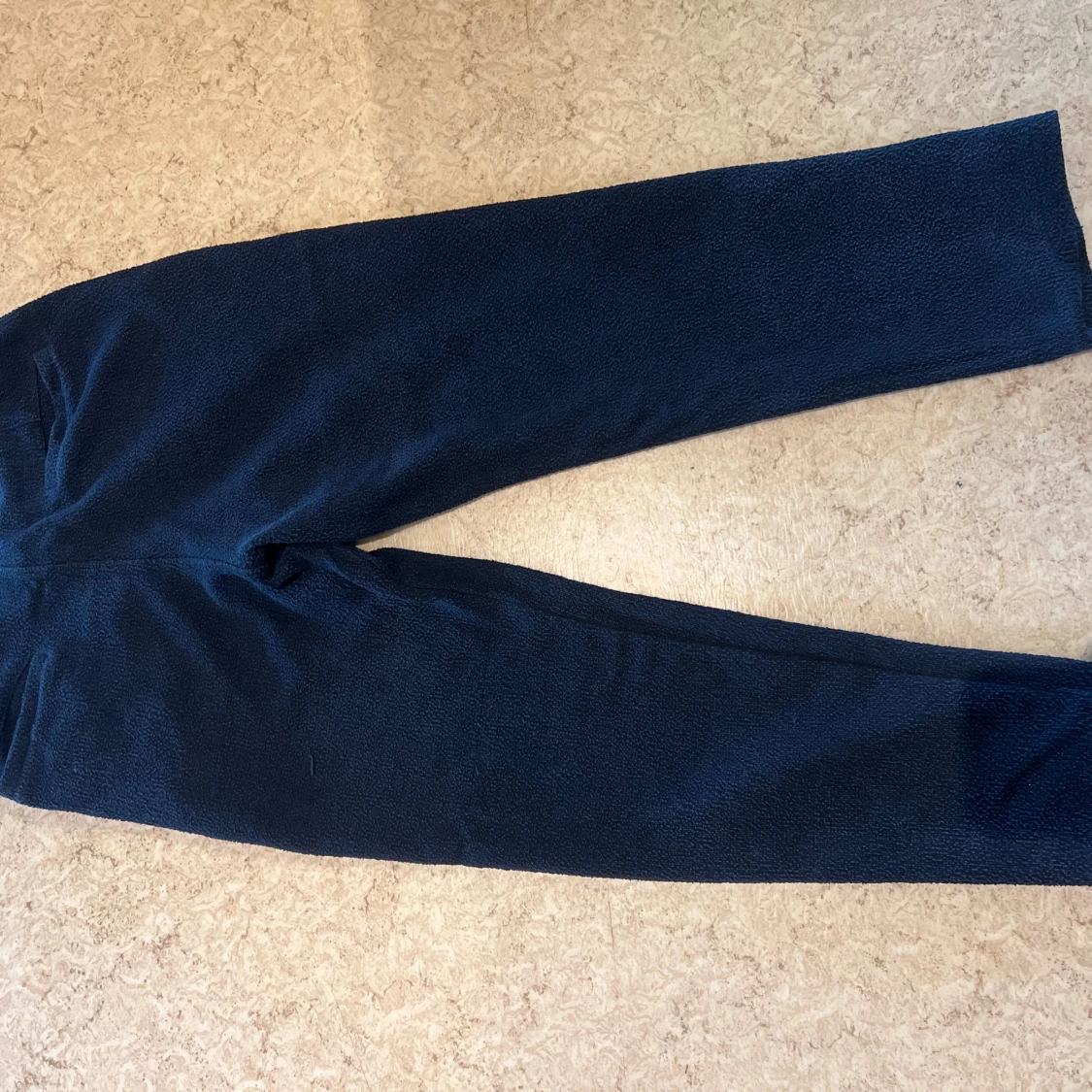 Mörkblå fleecebyxor från H&M - 1