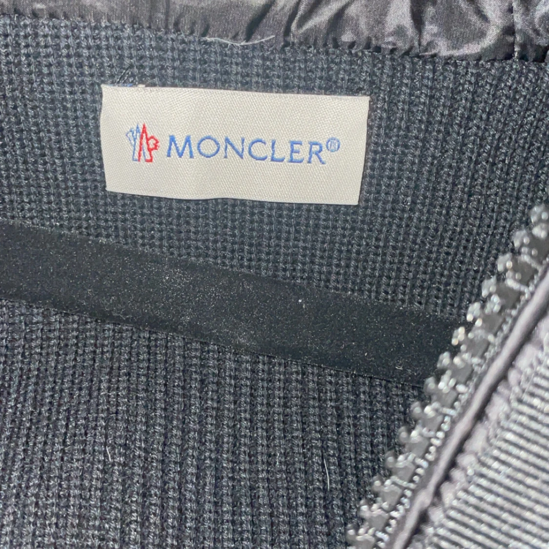 Svart Moncler pufferjacka med huva - 2