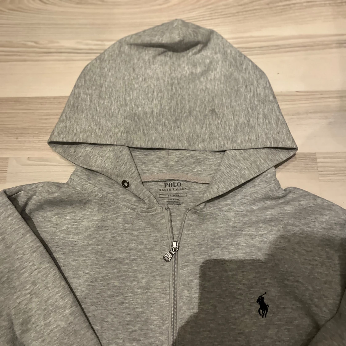 Grå hoodie från Polo Ralph Lauren - 2
