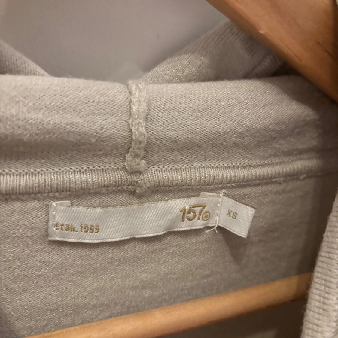 Beige hoodie med dragkedja från 157 - 2