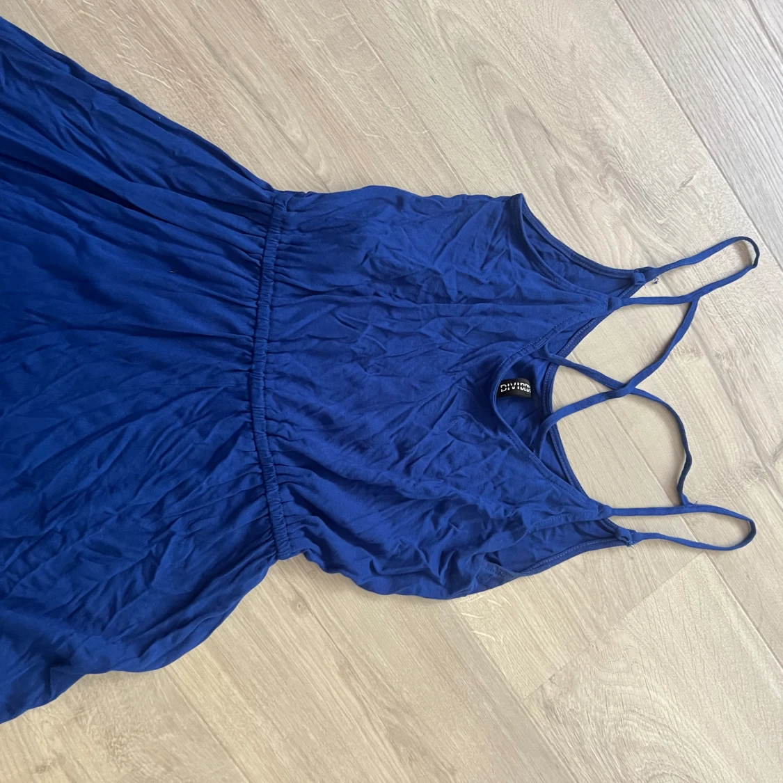 Blå kort jumpsuit med smala axelband - 2