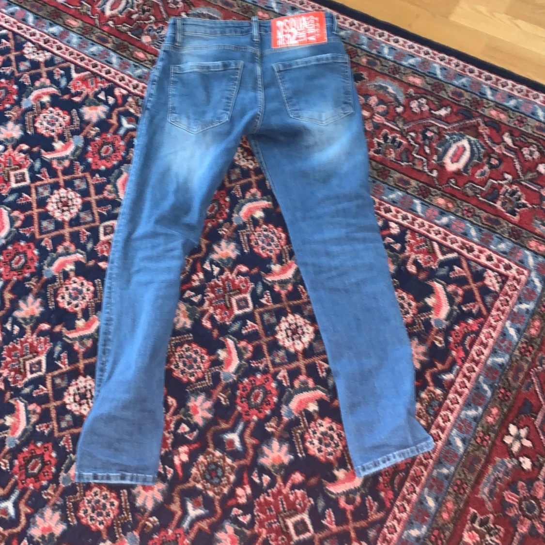 Blå slim fit jeans med rivningar  - 1
