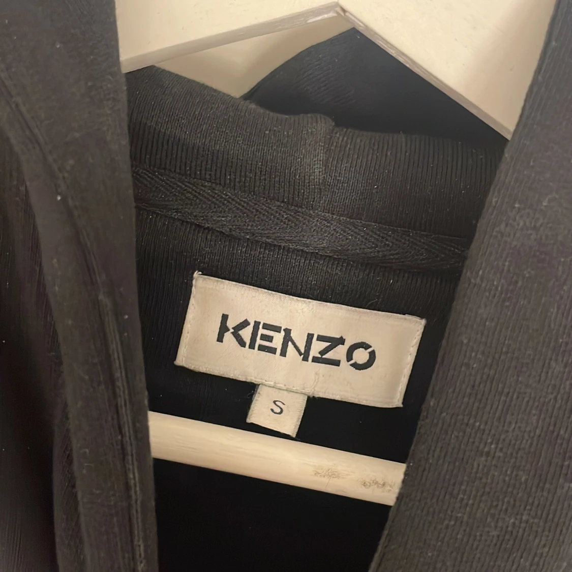 Svart Kenzo hoodie med tigerbrodyr - 1