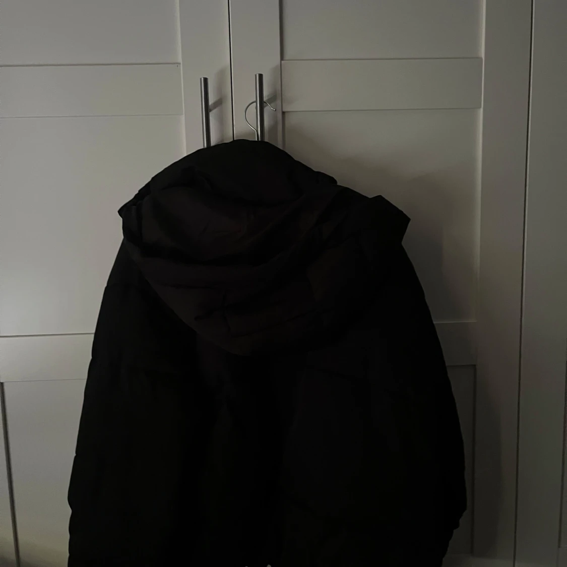 Svart pufferjacka från Pull&Bear - 2