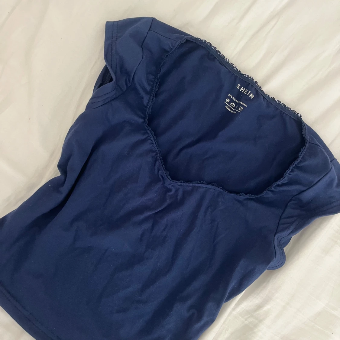 Marinblå topp med spetskant från SHEIN - 1