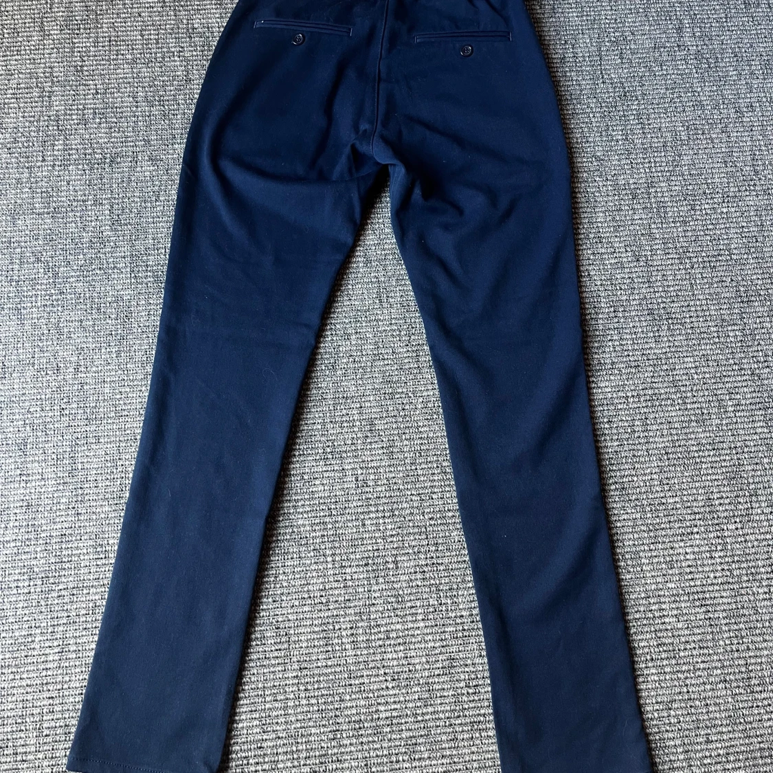 Midnattsblå kostymbyxor från Grunt - 1