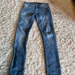 Tiger Of Sweden Jeans - Feta jeans från Tiger Of Sweden!                         |Skick 9/10                                                              |Nypris 1300-1700                                                |strl W27 L30 (passar 160-170)                         
