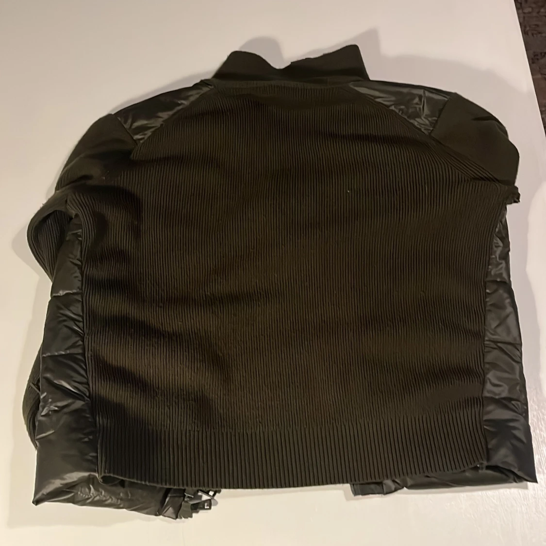 Svart pufferjacka från Moncler - 2