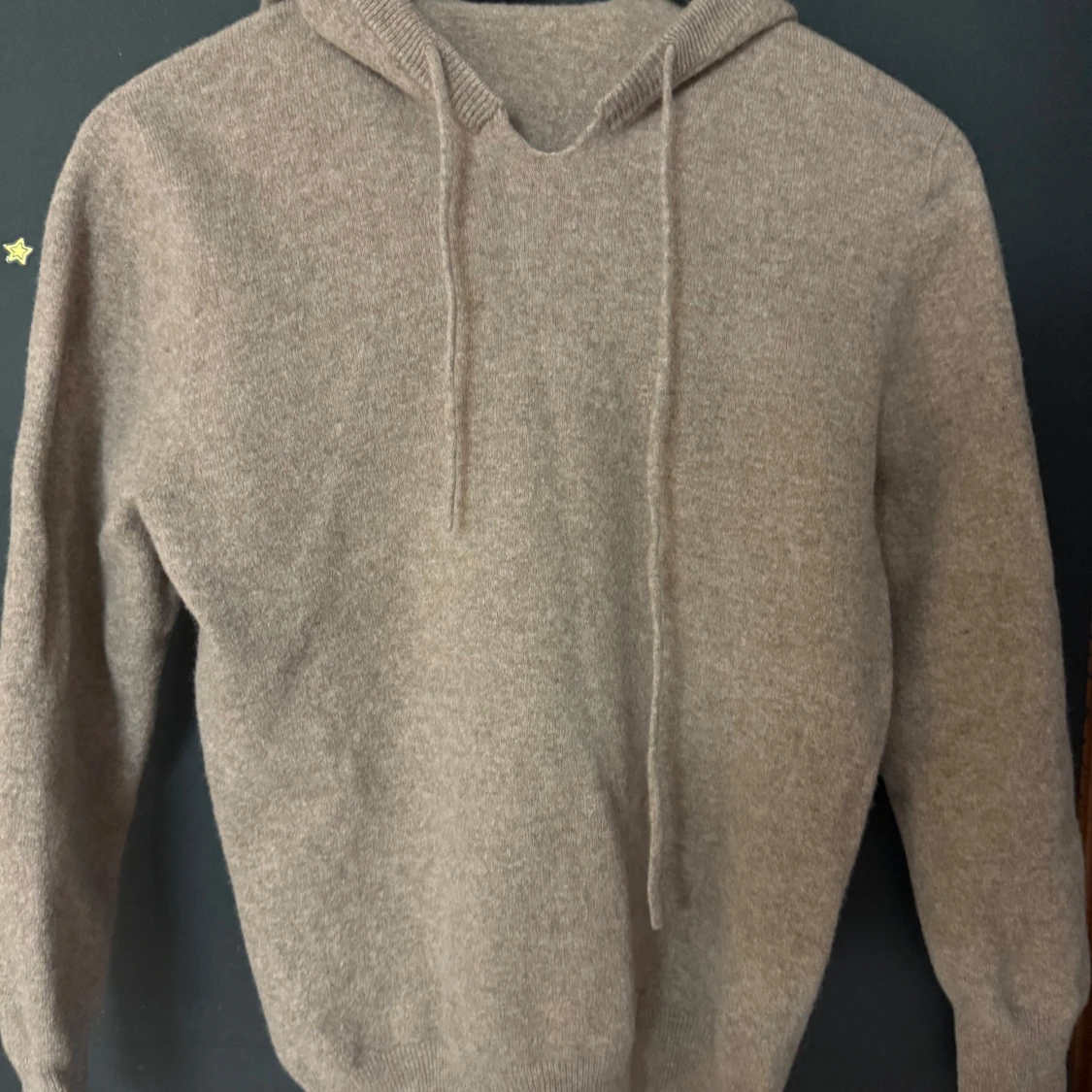 Beige hoodie i kashmirblandning