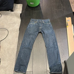 Levis jeans - Säljer levis jeans. Skick-9/10 storlek, skulle tippa på 28/32. Pris-200kr 