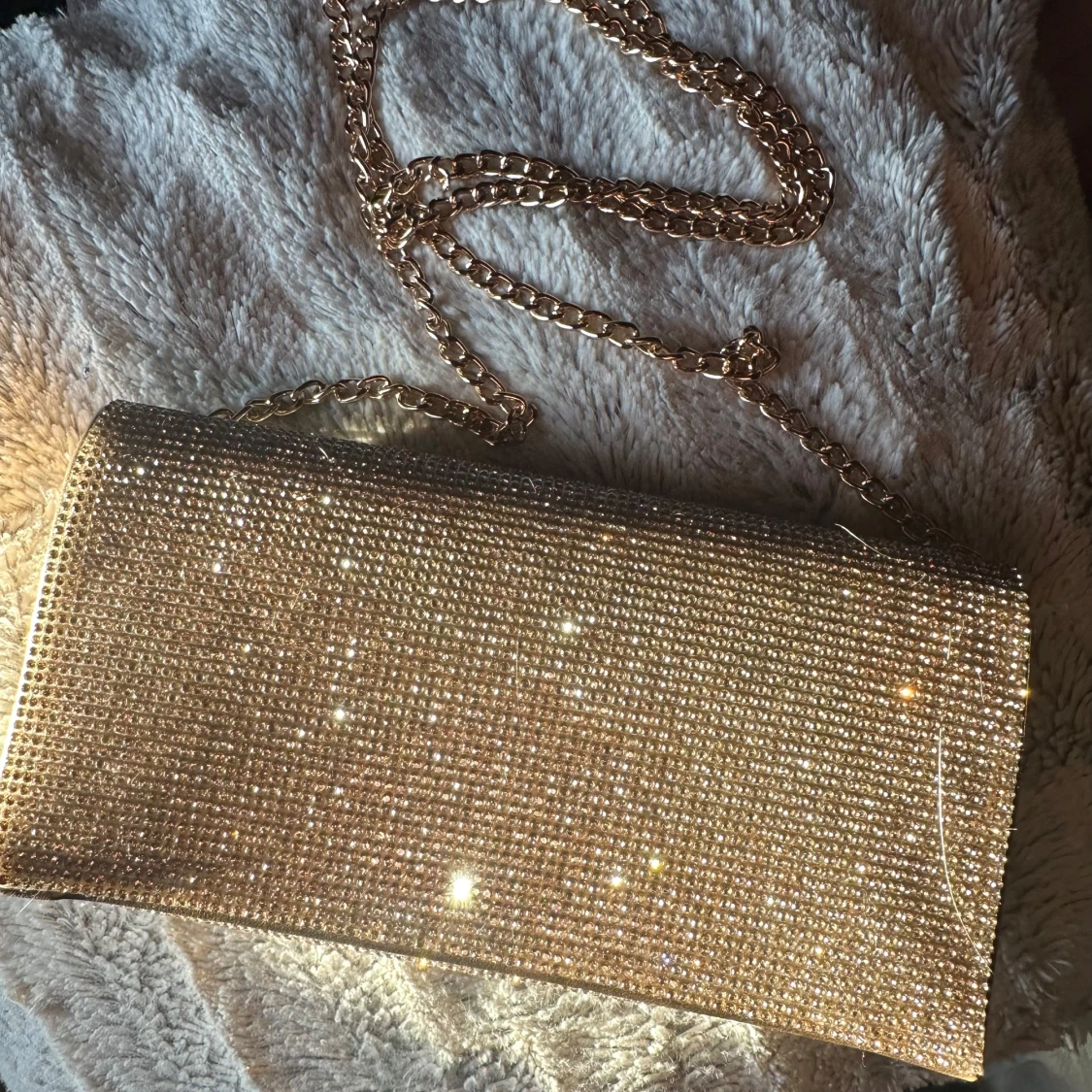 Guld glittrig handväska