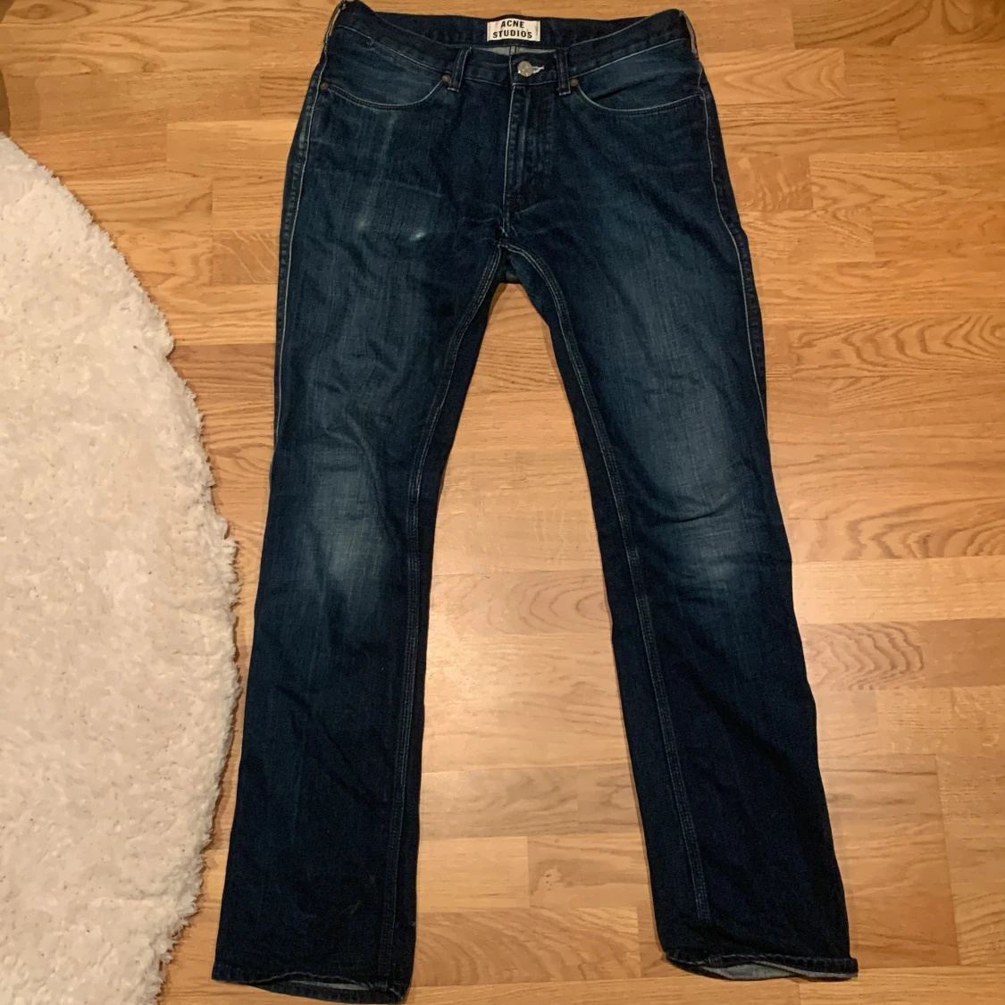 Mörkblå jeans från Acne Studios