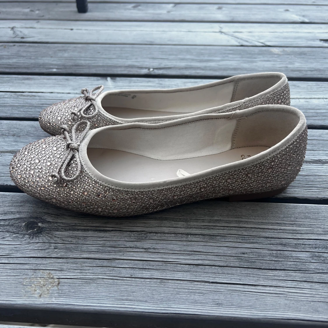 Glittriga ballerinaskor med rosett - 1