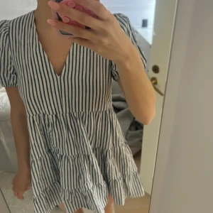 Snygg Zara klänning💞 - Perfekta sommarklänningen som passar till alla tilllfällen. Så söt verkligen🥹🌺