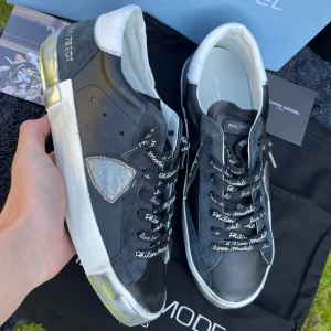 Philippe model skor - Philippe model skor i mycket bra skick, allt på bilden ingår. 