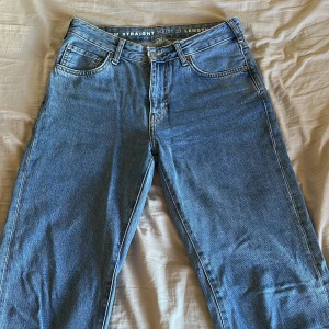 Low waist straight jeans - Fin passform. Använd fåtal gånger. 