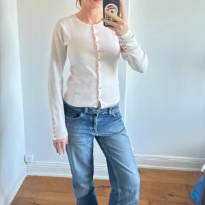 Ljusrosa kofta - Ljusrosa kofta med rosa knappar