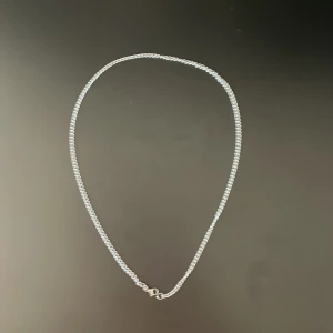 Silver halsband  - Helt nytt halsband: 50 cm. 3 mm 