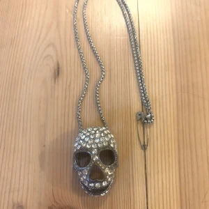 Goth/punk halsband/ringar - MÖTS BARA UPP I SÖDERMALM/STOCKHOLM FRAKTAR EJ !! Skriv för pris eller mer info om det du vill ha ! :D
