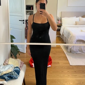 Svart klänning💋 - Jättefin enkel svart klänning!!