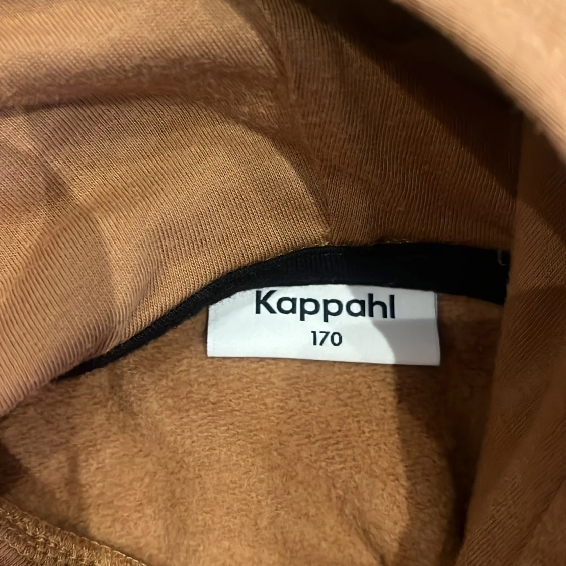 Brun hoodie med tryck från Kappahl - 2