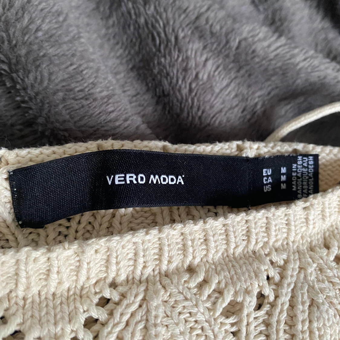 Beige stickad tröja från Vero Moda - 1