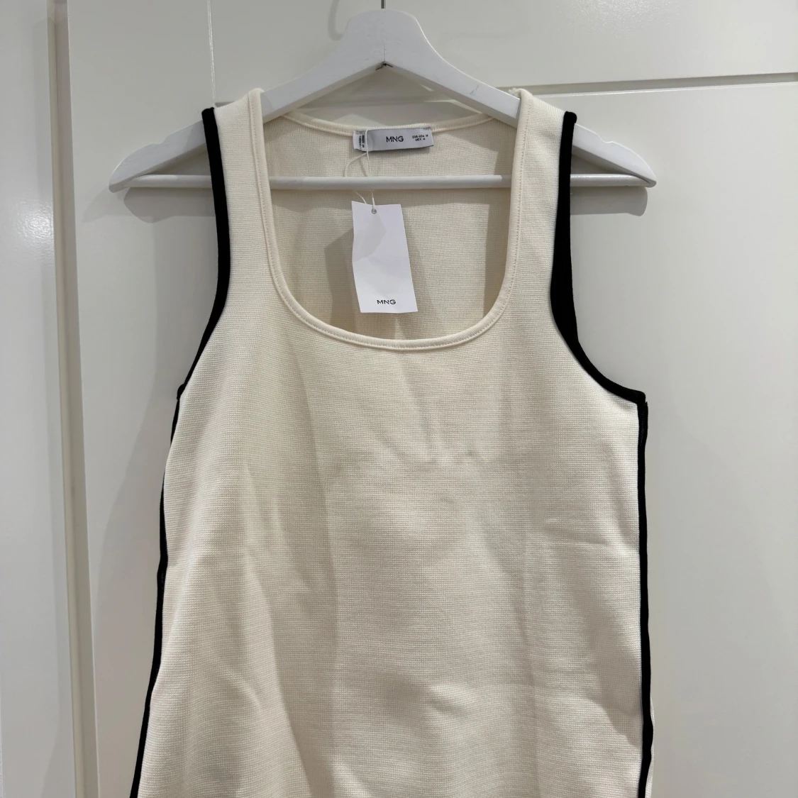 Vit ribbad linnetopp från Mango - 1