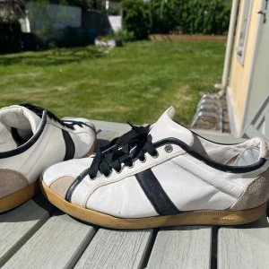 Dior homme gats - Dior Homme court gats by Hedi Slimane from 04. Size 42 fit 41/42. Great condition for being 20 year old gats, worn a bit, minimal heel drag. Dm for questions or trades!