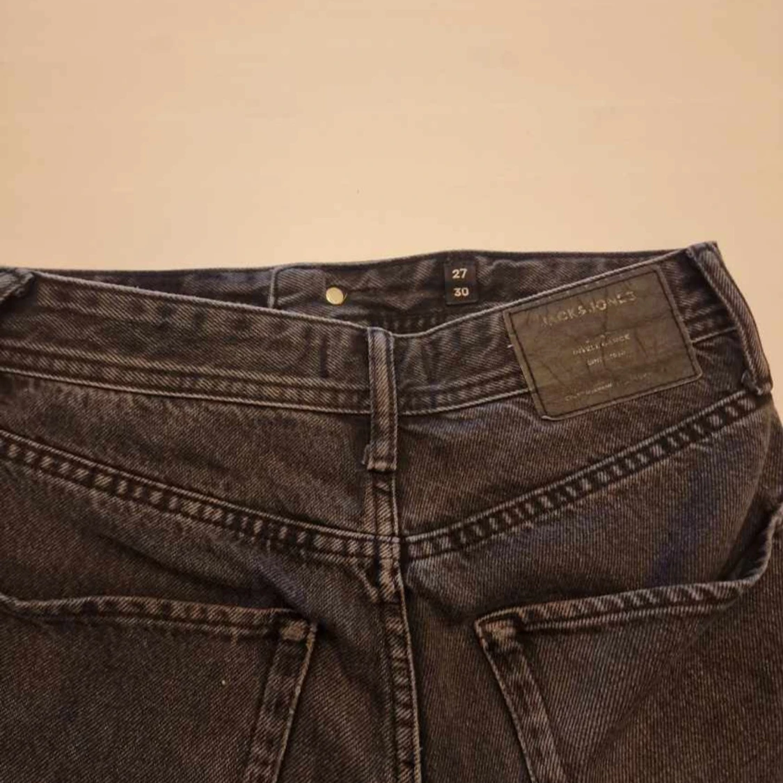 Svarta loose fit jeans från Jack & Jones - 2