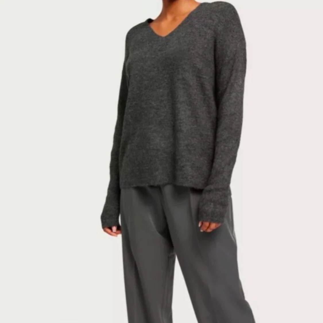 Mörkgrå stickad tröja från Vero Moda