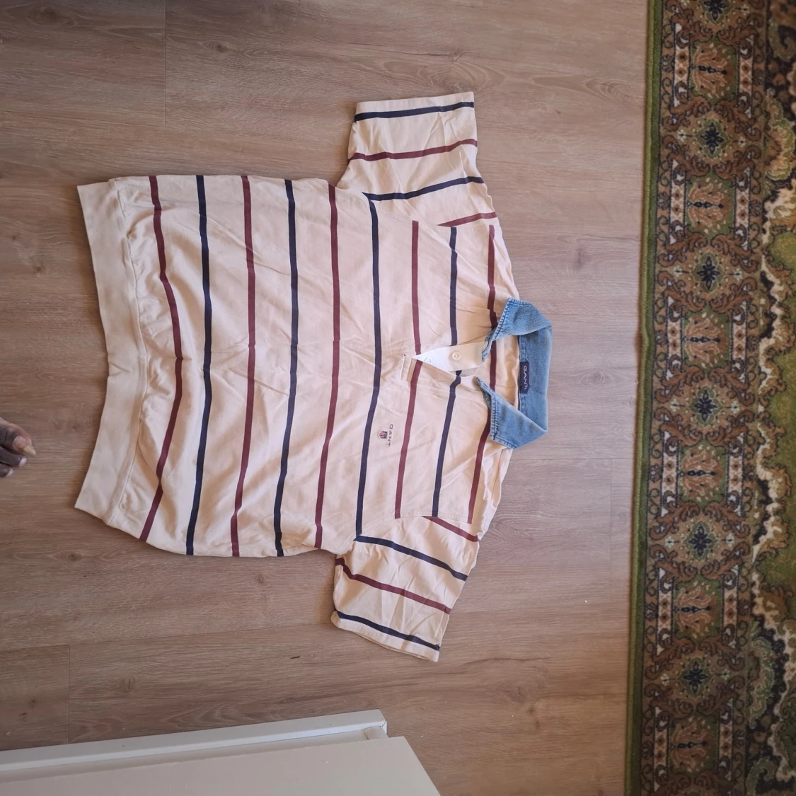 Randig pikétröja med denimkrage