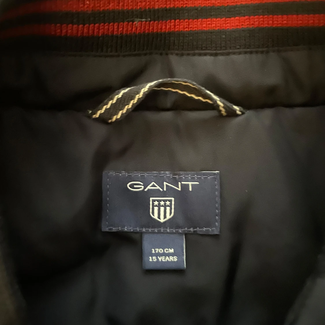 Mörkblå bomberjacka från GANT