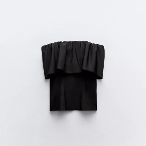 Svart offshoulder topp med volang - INTRESSEKOLL! Trendig svart offshoulder topp från Zara i xs/s🥂SLUTSÅLD!