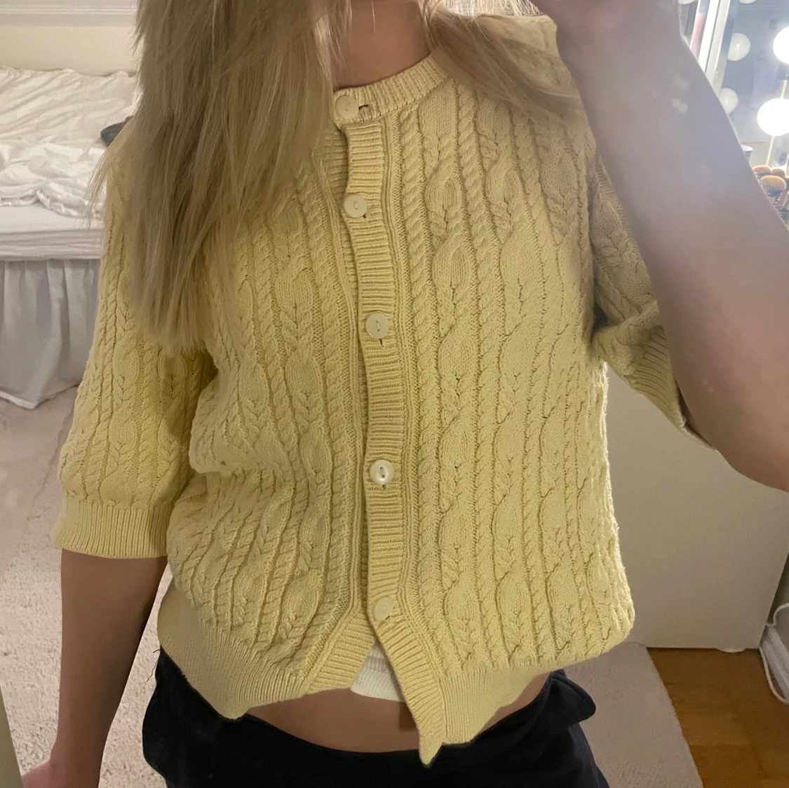 Gul stickad kofta  - 2