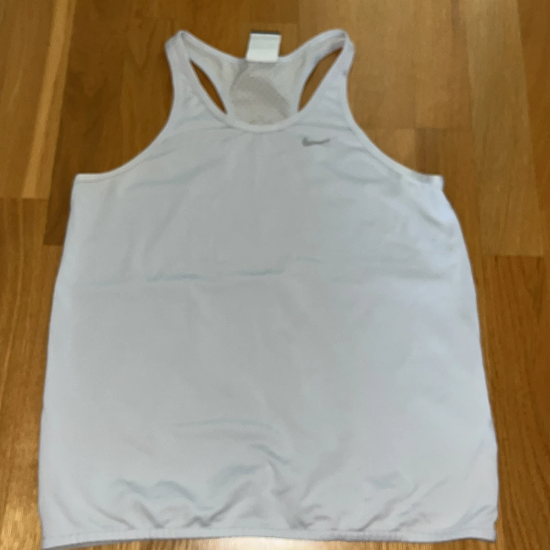 Ljusgrå träningstopp från Nike