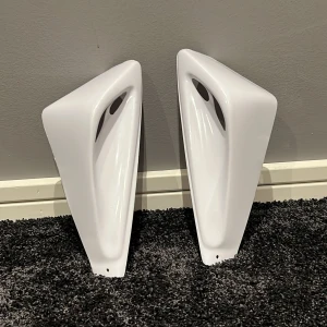 BCD Spoiler Paket (HELT NYA) | Yamaha Slider - •BCD Spoiler Paket (HELT NYA) | Yamaha Slider. Inga skador osv, aldrig använda. Till Yamaha Slider modellen. Hör av dig vid frågor eller funderingar, mvh.