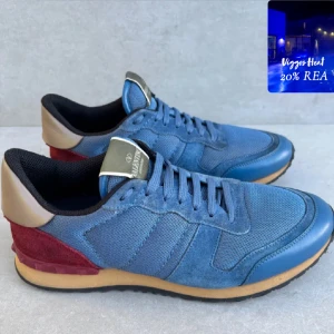 Valentino Rockrunner  - ett par riktigt schyssta rockrunners || perfekta nu till vintern || strlk 42 || skicket är 9/10 ( riktigt fint ) || ingenting medföljer || hör av er vid intresse!! ( från 2199kr till 1760kr ) 