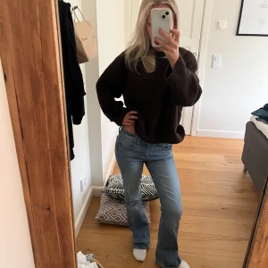 Low waist jeans - Skit snygga Low waist jeans. Storlek XS/25. Säljer då de är lite stora för mig. Skriv vid intresse eller frågor❣️☺️Jätte fint skick!!
