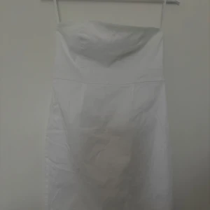 Bandeau Klänning - super söt vit klänning! 