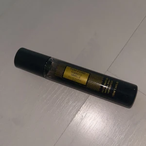 Tom Ford Tobacco Vanille Eau de Parfum -  parfym från Tom Ford i doften Tobacco Vanille.  varm, kryddiga och söta doftnoter med inslag av tobak och vanilj. 33ml och mer än halva kvar