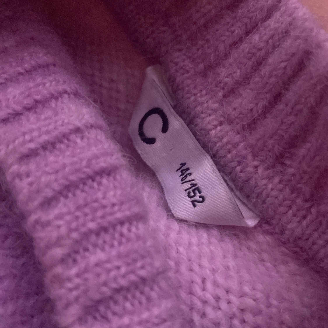 Ljuslila stickad tröja från C - 1