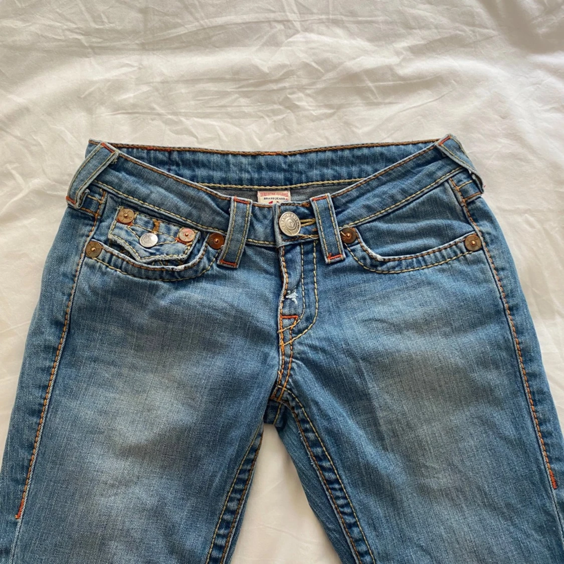 Blå bootcut jeans från True Religion - 90
