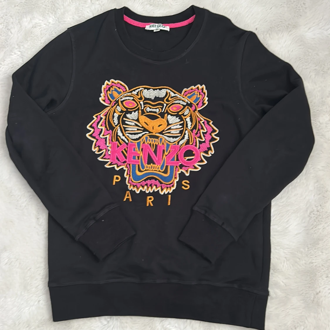 Svart Kenzo sweatshirt med tigerbrodyr