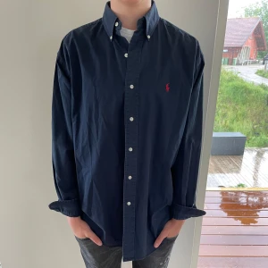 Polo Ralph lauren skjorta  - Säljer nu denna Polo Ralph lauren skjorta i storlek M, skriv för fler bilder/frågor🙌🏼