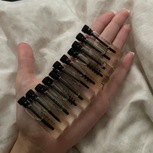Essnce parfymtesters  - Säljer parfymtesters från essnce. Doftnamn som Freshotic, Delicate Jasmine, Strawberry Eclair, Toxique, Black Velvet, Lady Essnce, Dusty Amber, Irresistible Enigma, Dirty Dancing, I am Vanilla och coco on the beach. Nypris: 495 och jag säljer alla för 250 eller 25kr/ st. Pris kan diskuteras!