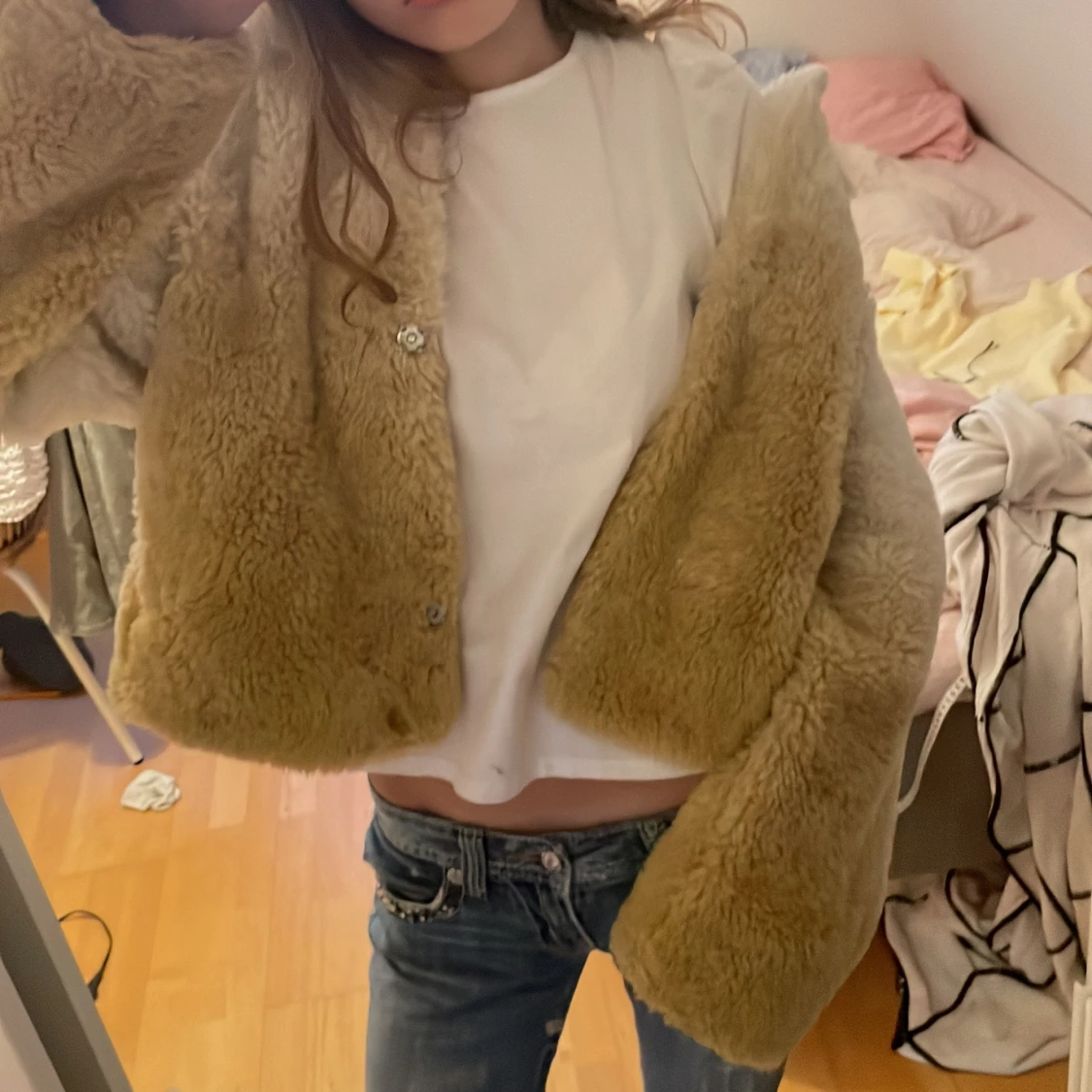 Beige teddyjacka med huva från NA-KD