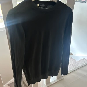 mörk grön stickad sweetshirt från dressman - Köpte den för ett tag sen ej kunnat använda pga att den var för liten på mig.