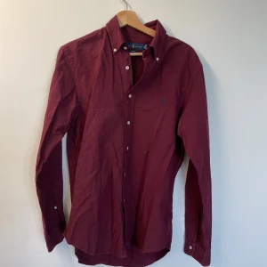 Ralph Lauren skjorta - Tja! Jag säljer denna feta Ralph Lauren skjorta för endast 649kr! Den är i fint skick och jag kan gå ner i pris💯