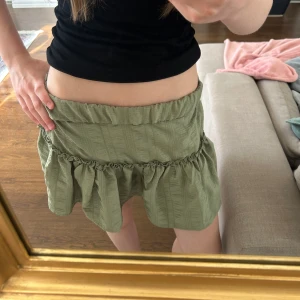 Grön kjol - Grön kjol💚💚Har vikt ner den så alla vet!!♥️