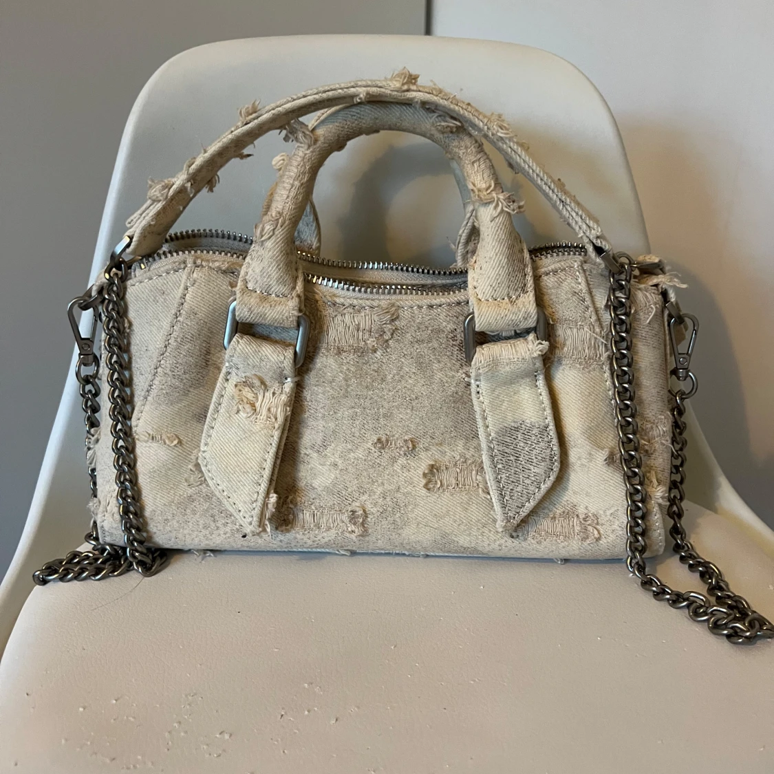 Beige jeansväska med kedja - 2